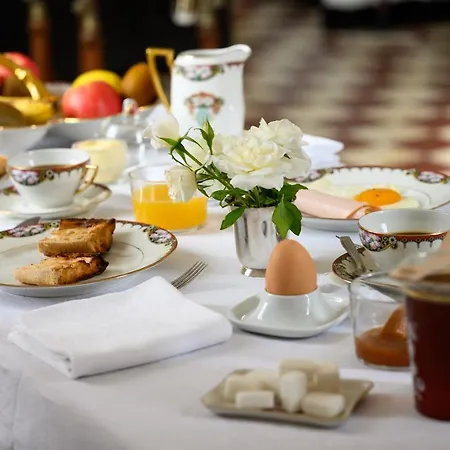 Chateau Cazevert Bed & Breakfast