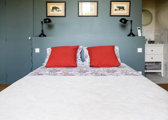 Chateau Cazevert Couette-café